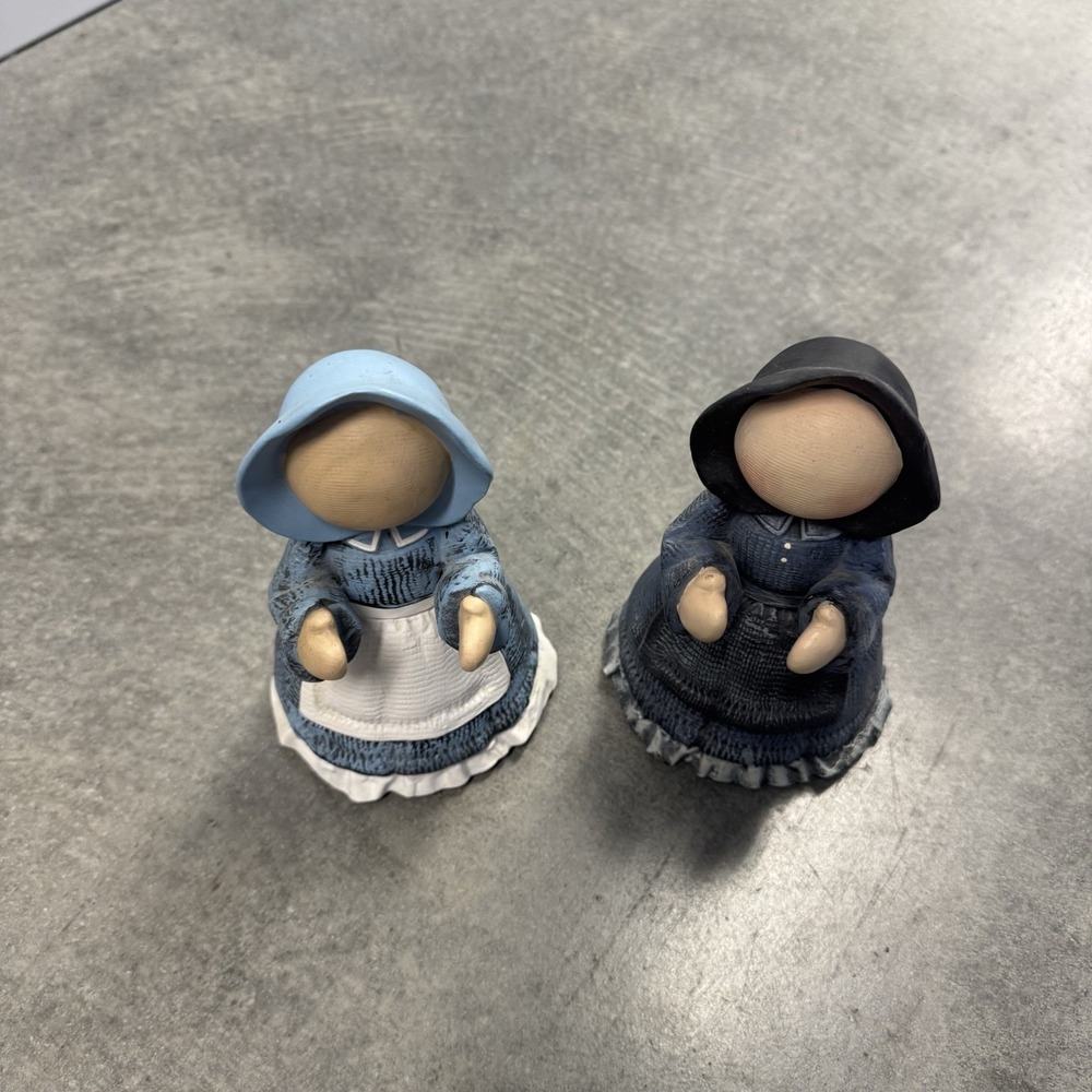 Vintage Faceless Amish Women Figurines Blue Bonnet Farmhouse Pair 6.5" - Picture 2 of 7
